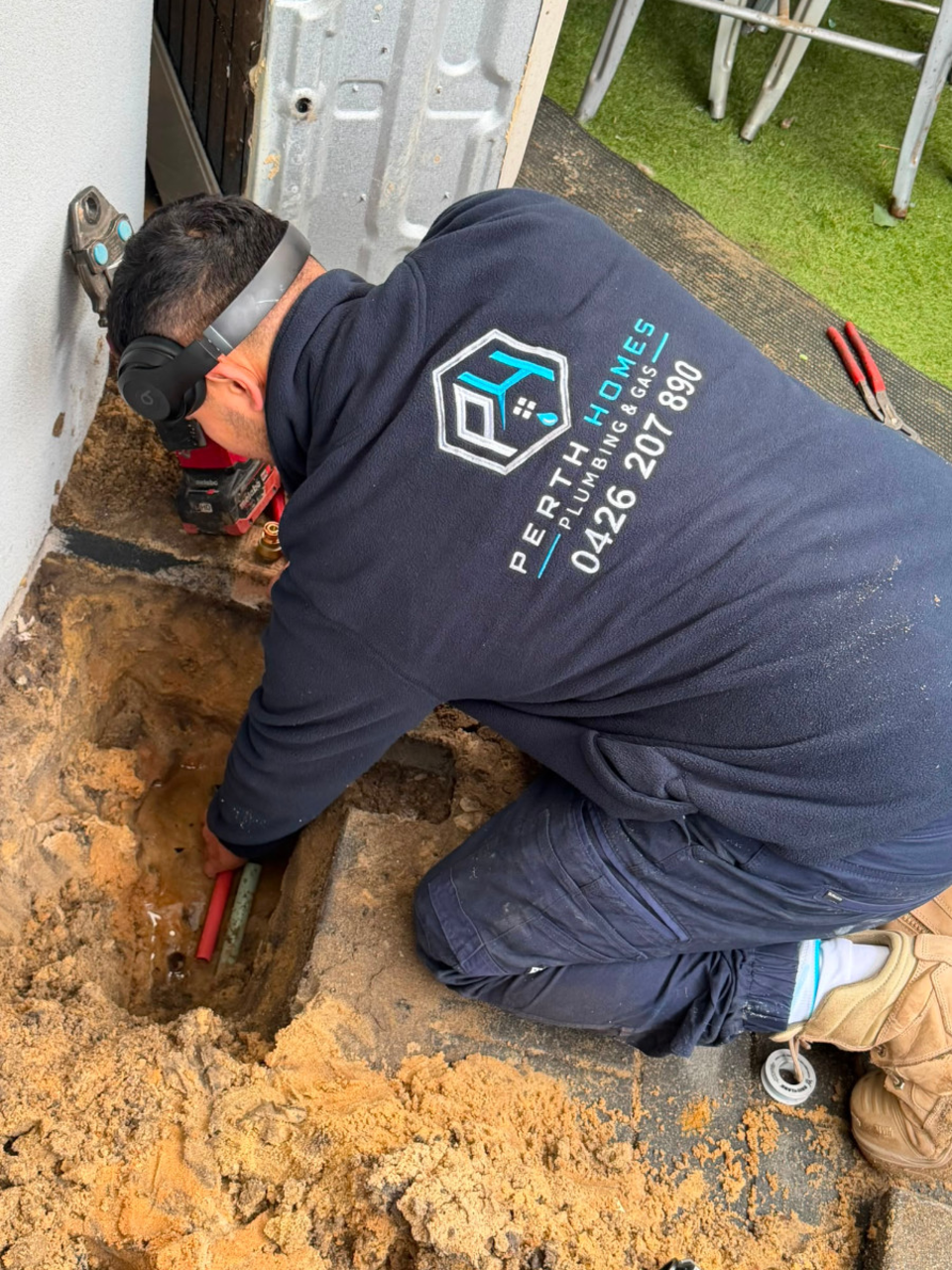  fixing-burst-water-pipe